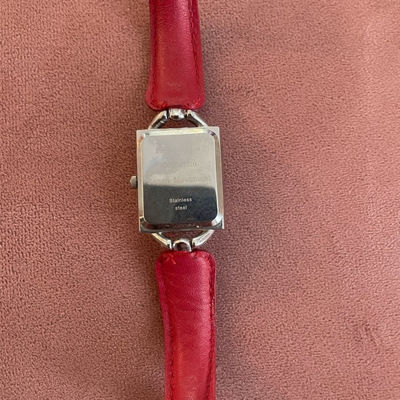 Red watch - Picture 3 of 6